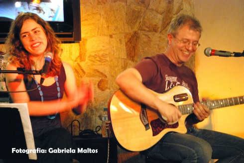 Luciana Andrade mostra suas canções no show Acústico, com Walter Nery.